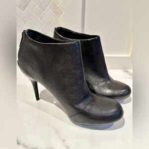 NWT! Kenneth Cole Reaction Leather Booties